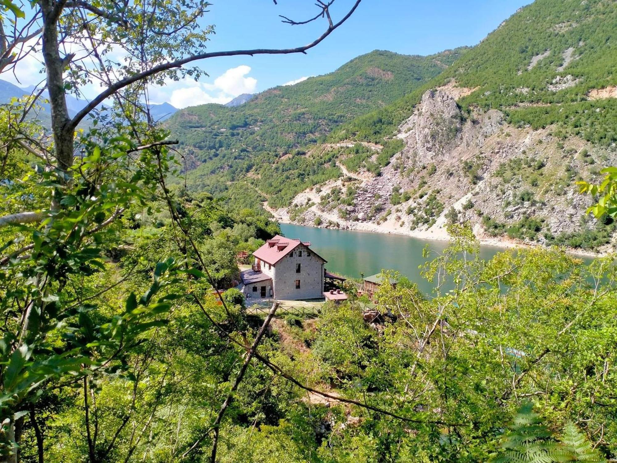 Guest House Aprripe Guri Firza Kültér fotó