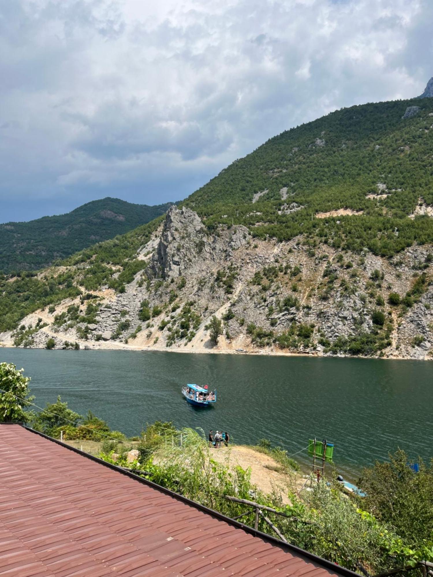 Guest House Aprripe Guri Firza Kültér fotó