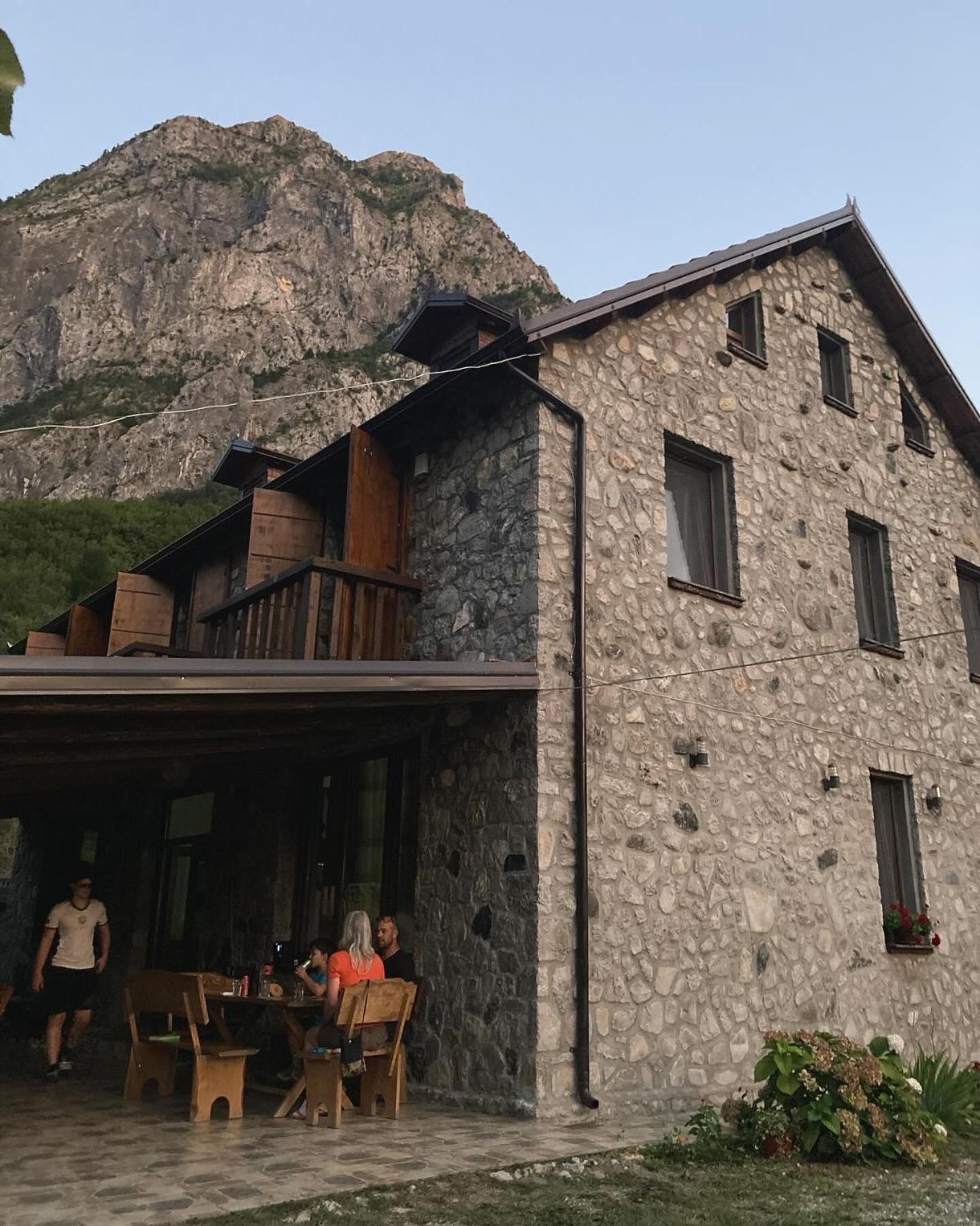 Guest House Aprripe Guri Firza Kültér fotó